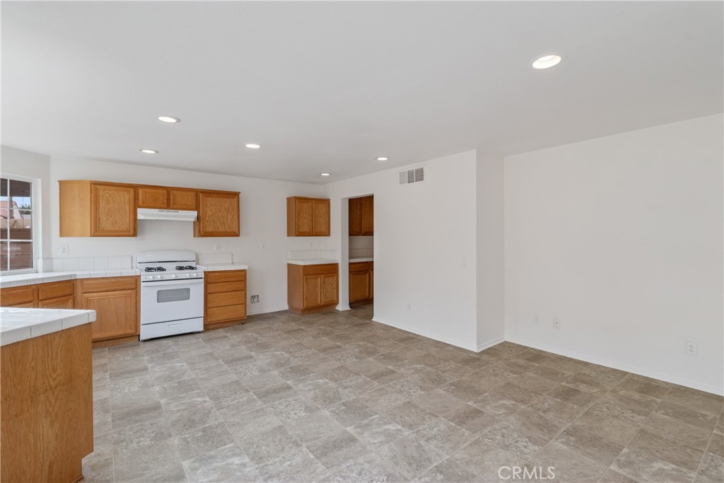 37660 Newbury Property Photo 7