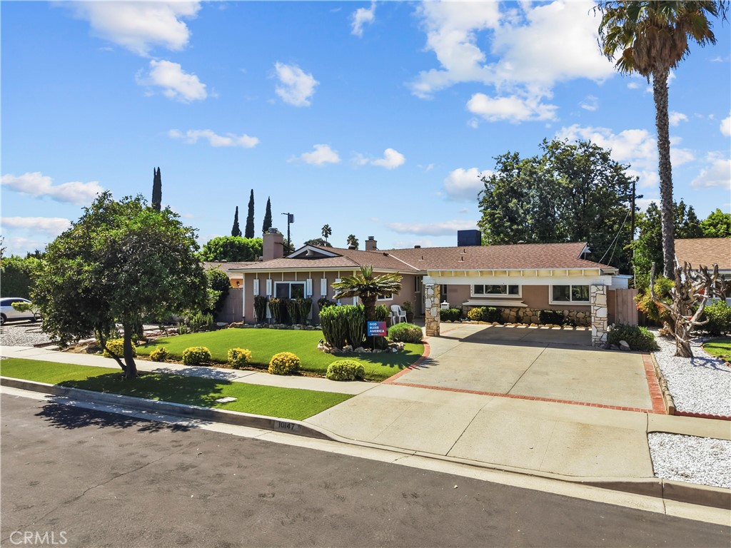 10147 Monogram Property Photo 1