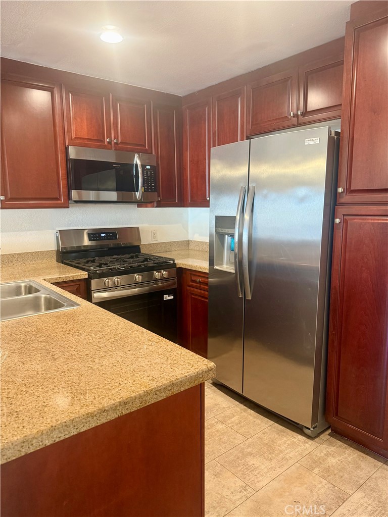 5515 Canoga 304 Property Photo 1