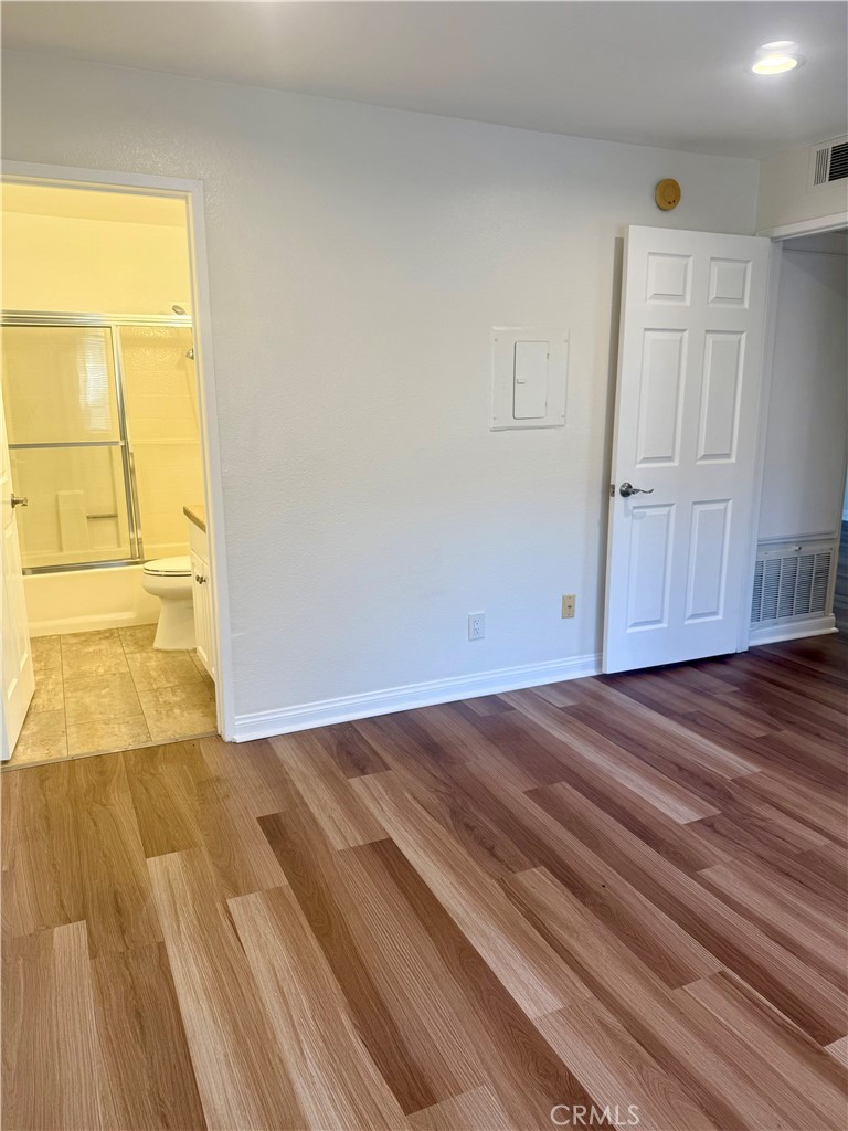 5515 Canoga 304 Property Photo 7