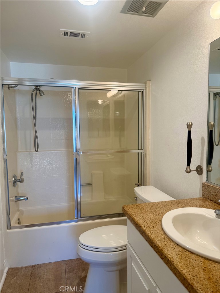 5515 Canoga 304 Property Photo 11