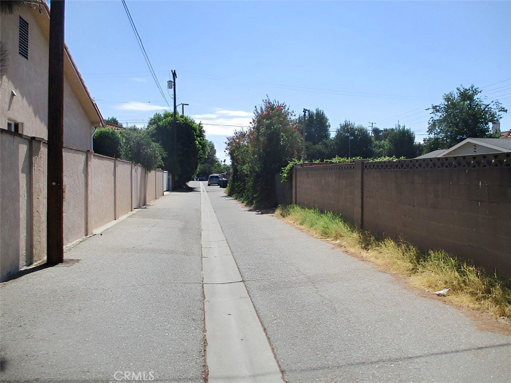 16815 Parthenia Property Photo 5