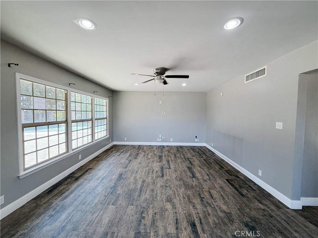 916 Oak Avenue Property Photo 8