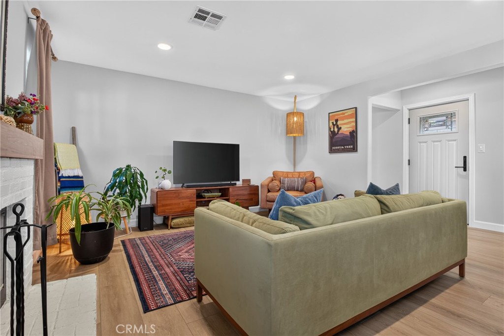11031 Genesta Avenue Property Photo 4