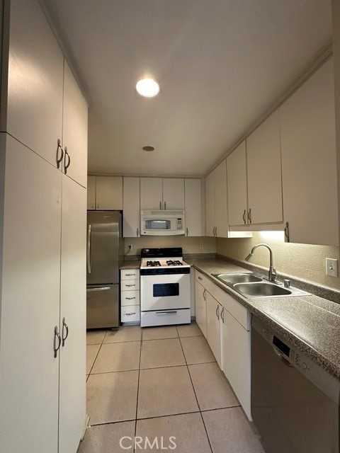 22137 Burbank Property Photo 7