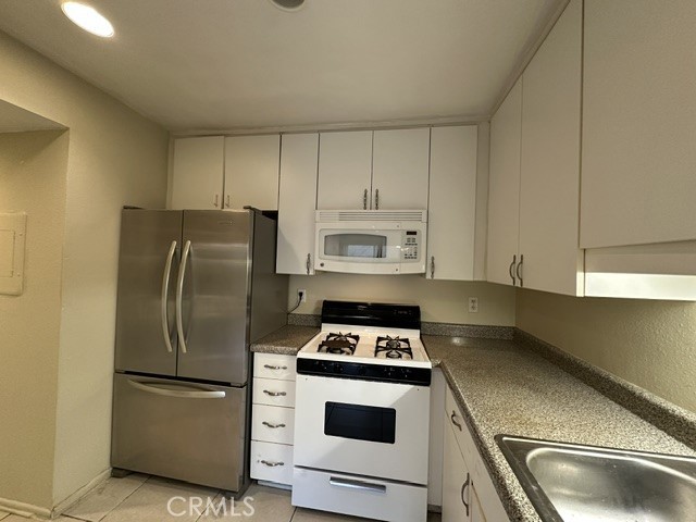 22137 Burbank Property Photo 8