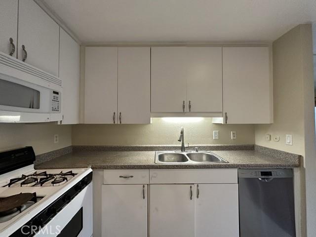 22137 Burbank Property Photo 10