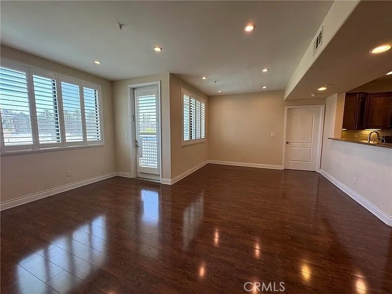 4724 Kester Ave #308 Property Photo 3