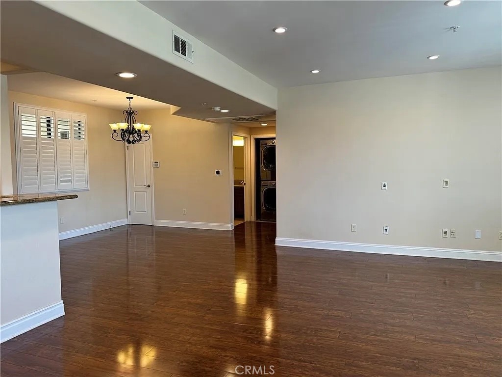 4724 Kester Ave #308 Property Photo 4