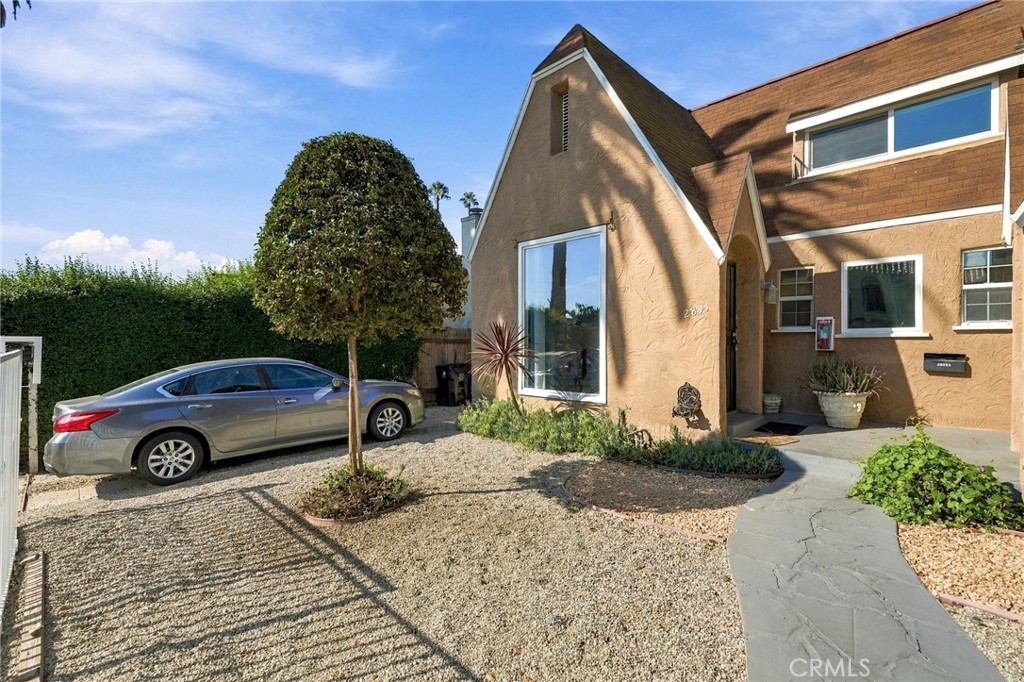 2839 Hillcrest Drive Property Photo 2