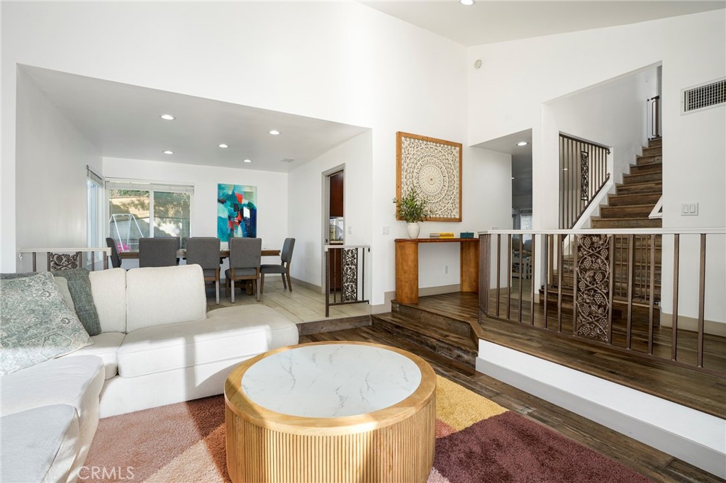 10110 Sunland Boulevard Property Photo 1