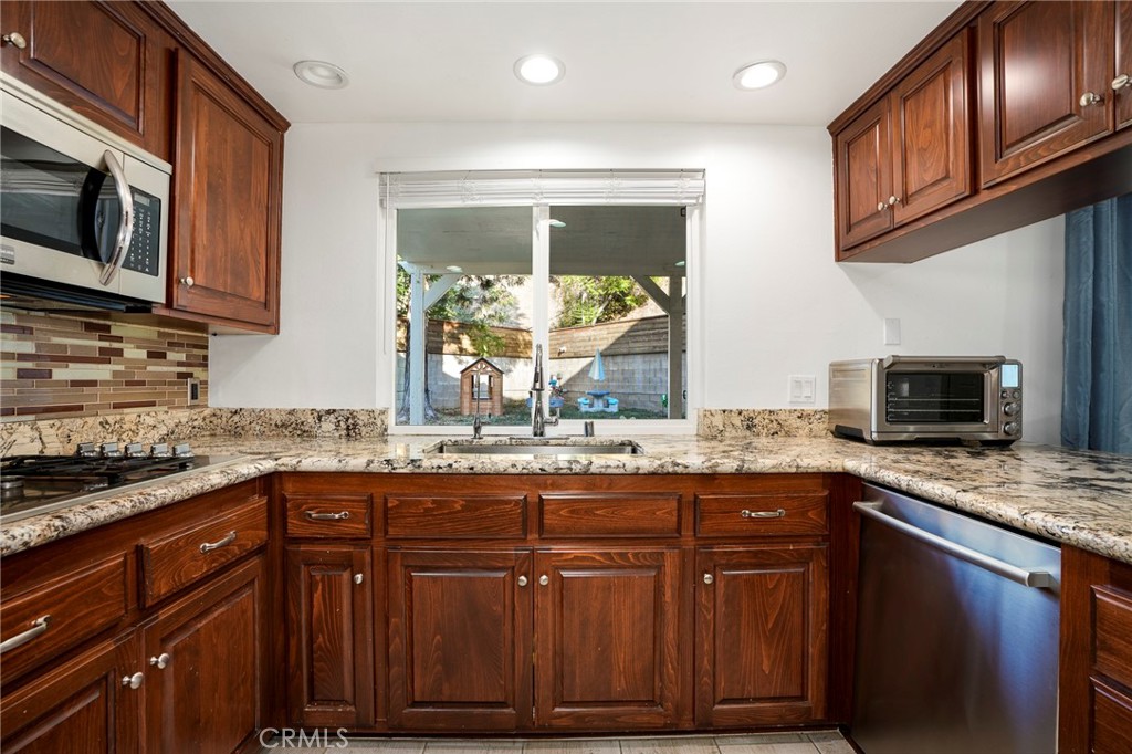 10110 Sunland Boulevard Property Photo 8
