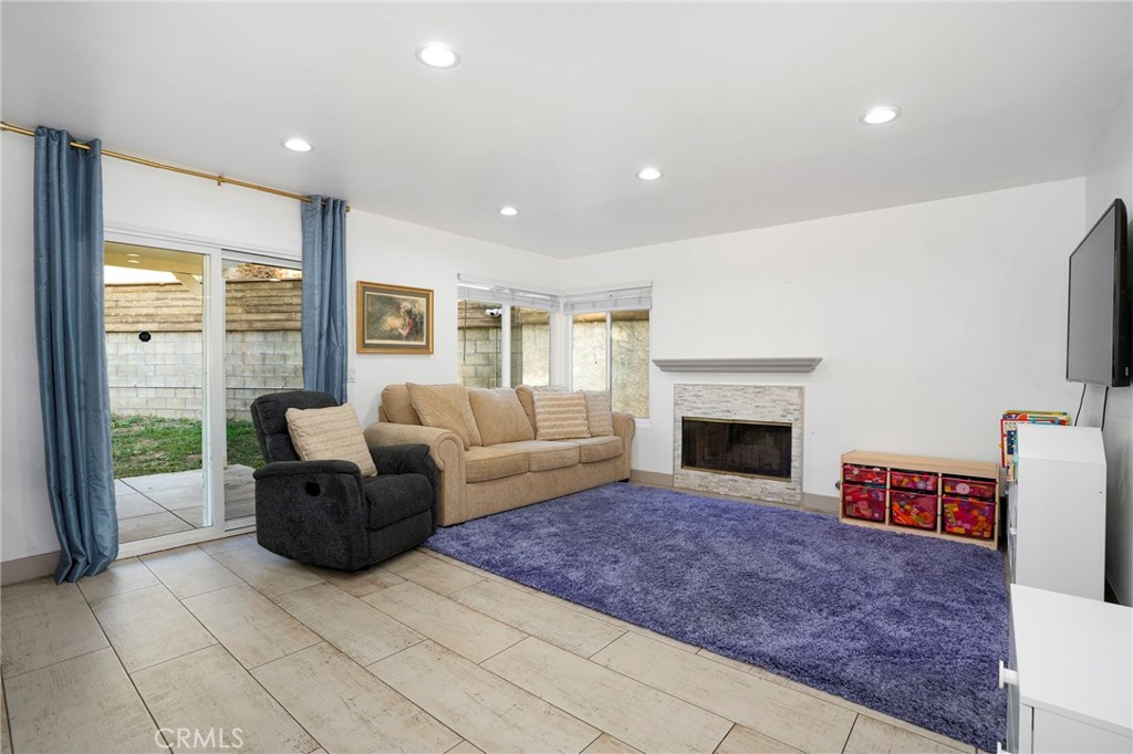10110 Sunland Boulevard Property Photo 11