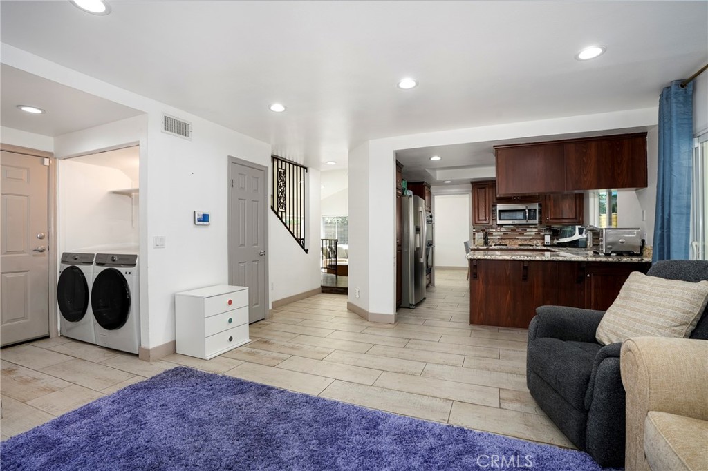 10110 Sunland Boulevard Property Photo 12