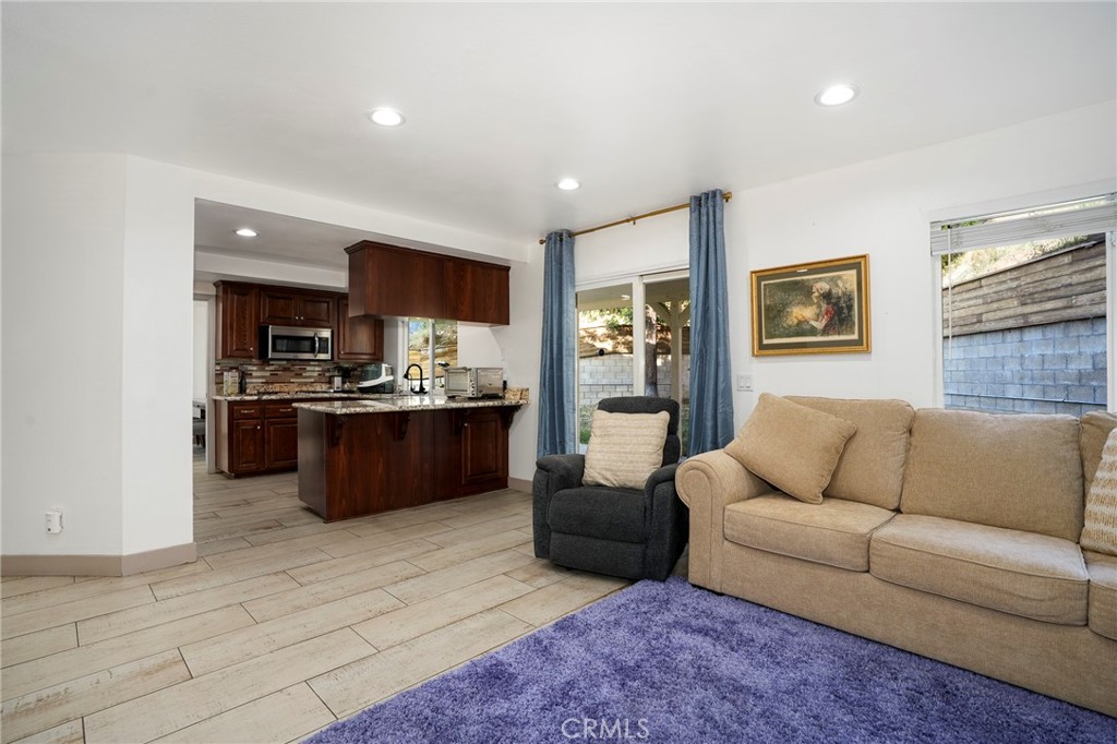10110 Sunland Boulevard Property Photo 14