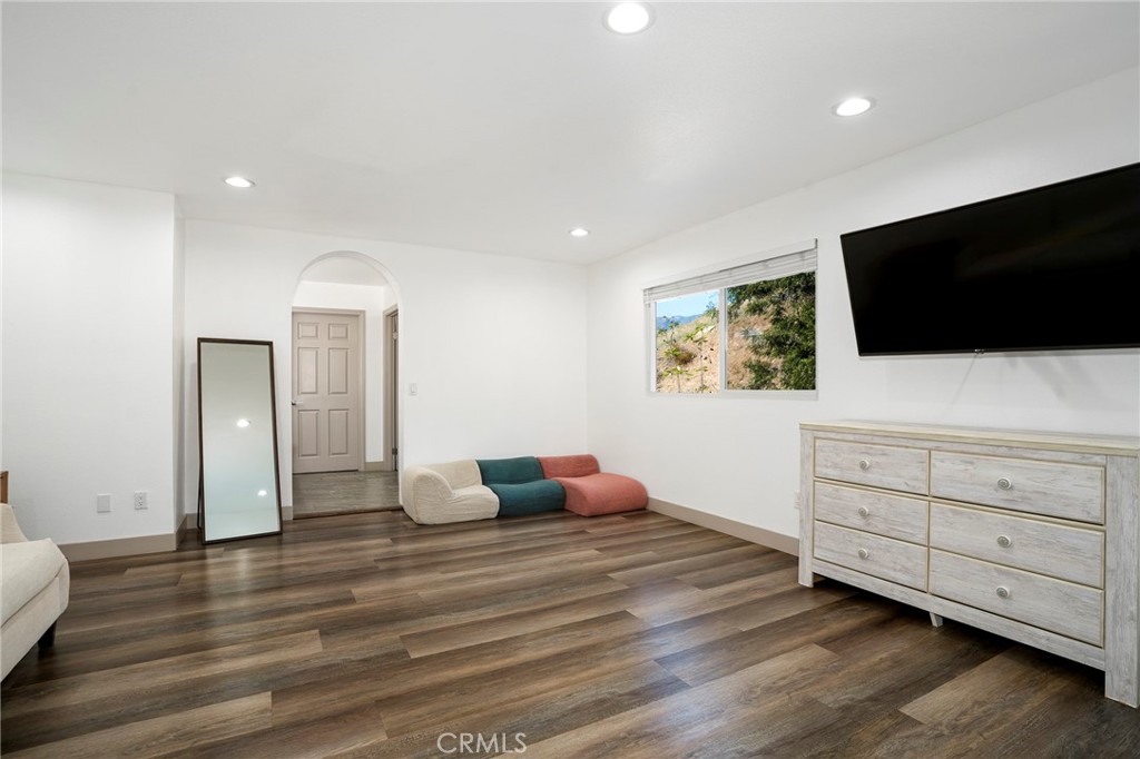 10110 Sunland Boulevard Property Photo 21