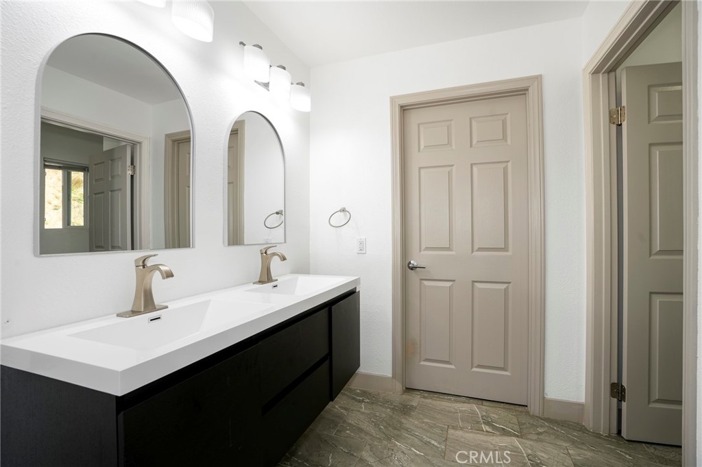 10110 Sunland Boulevard Property Photo 22