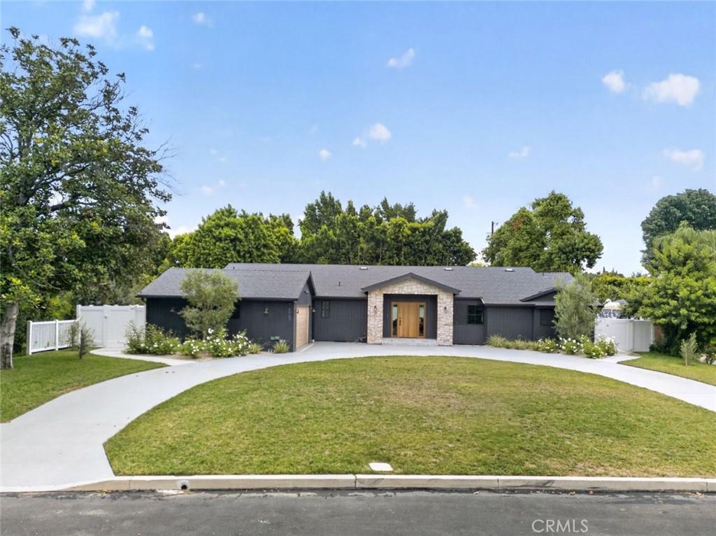 8960 Oak Park Avenue Property Photo 1