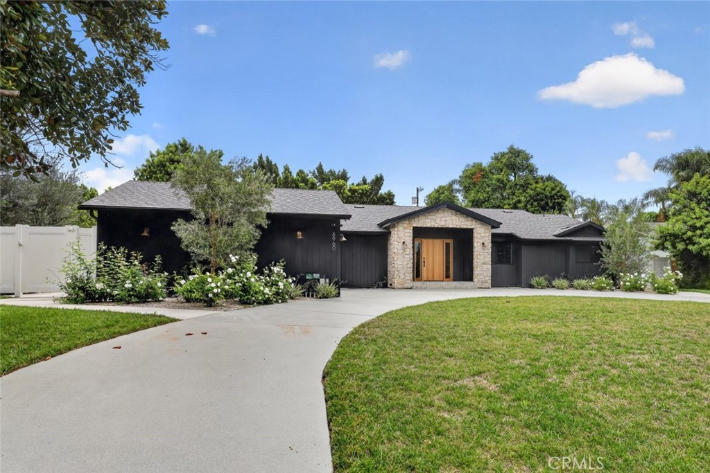 8960 Oak Park Avenue Property Photo 4