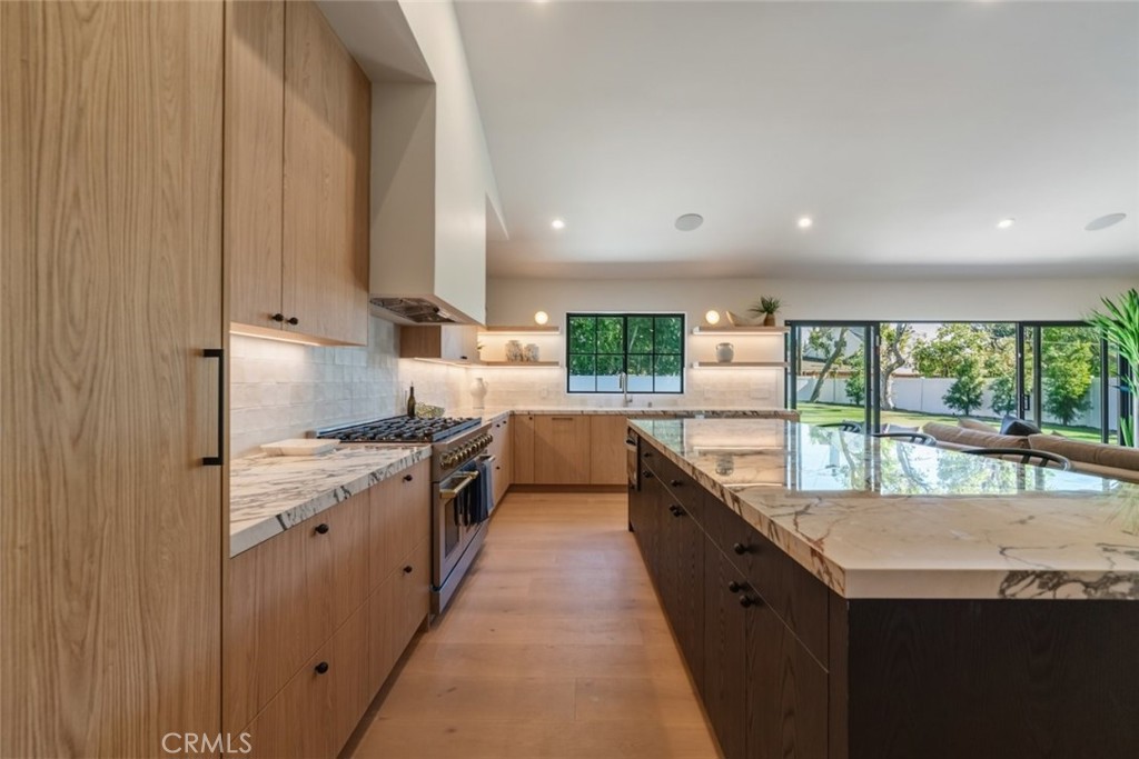 8960 Oak Park Avenue Property Photo 10