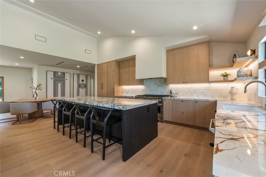8960 Oak Park Avenue Property Photo 16
