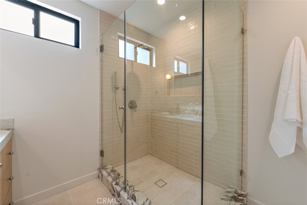 8960 Oak Park Avenue Property Photo 27