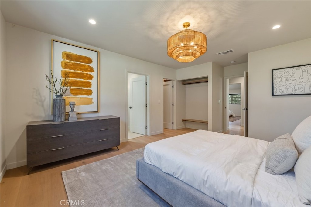 8960 Oak Park Avenue Property Photo 33