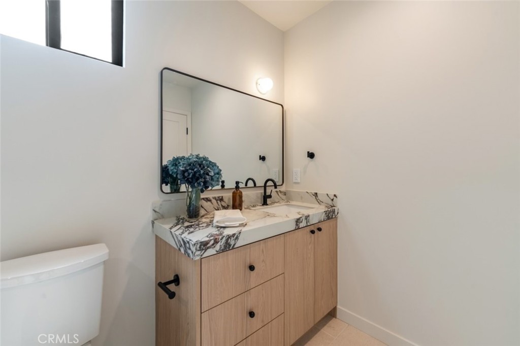 8960 Oak Park Avenue Property Photo 37