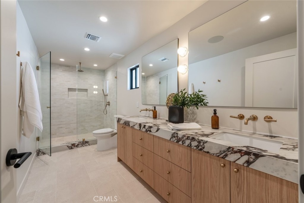 8960 Oak Park Avenue Property Photo 48