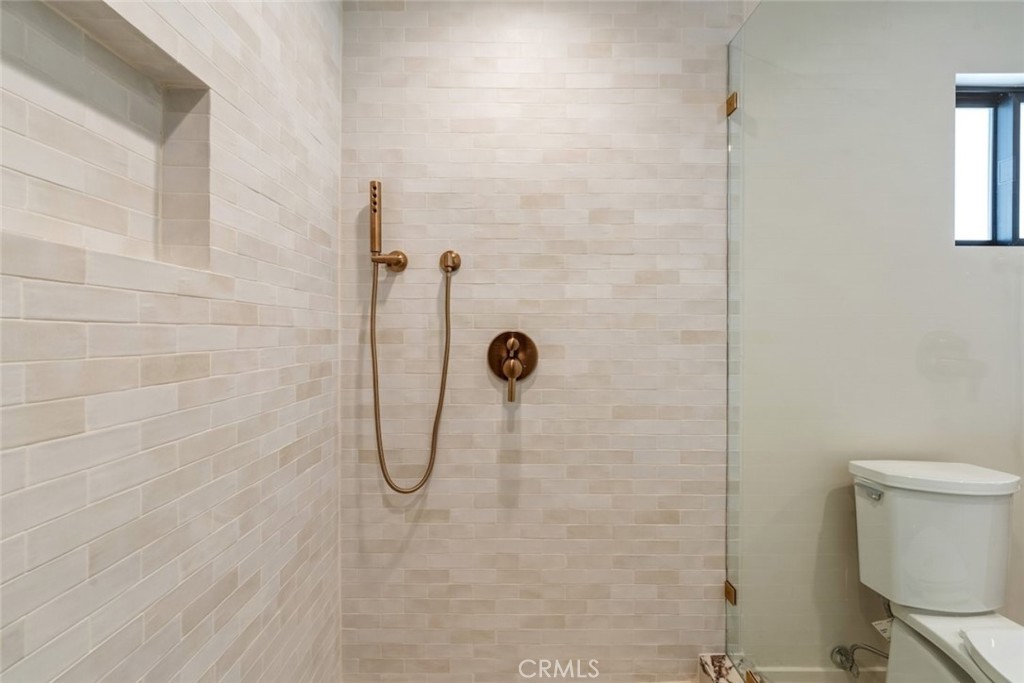 8960 Oak Park Avenue Property Photo 50