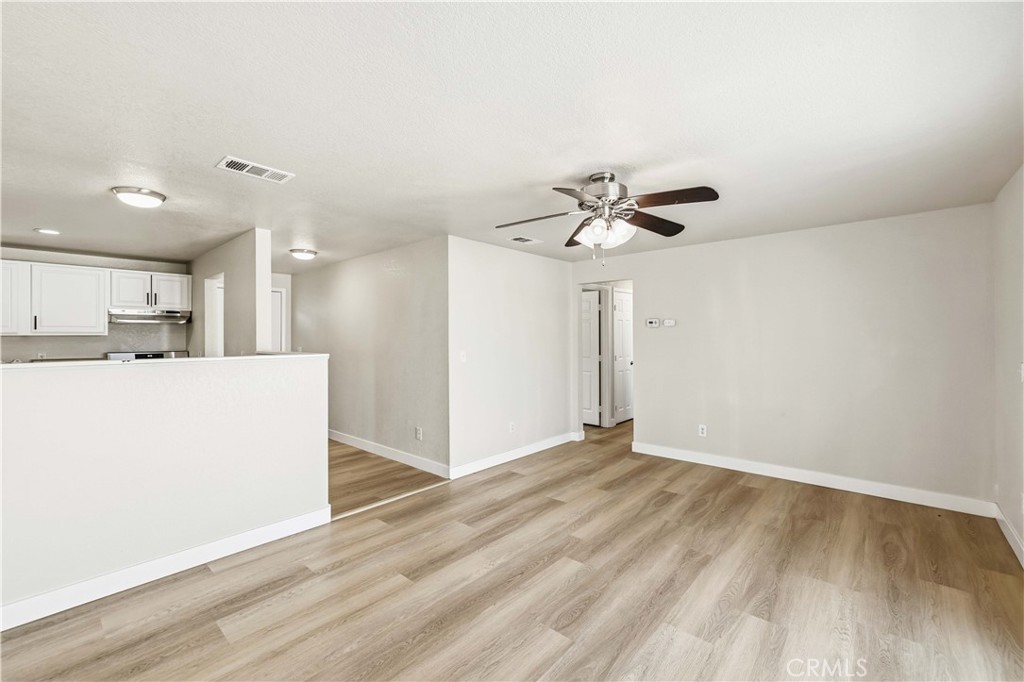 343 E Lingard Street Property Photo 2