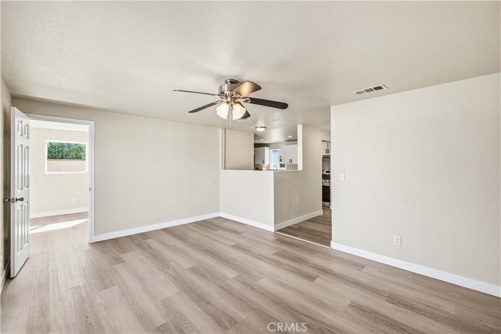 343 E Lingard Street Property Photo 3