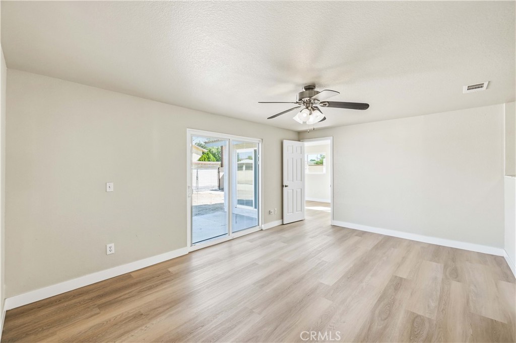 343 E Lingard Street Property Photo 4