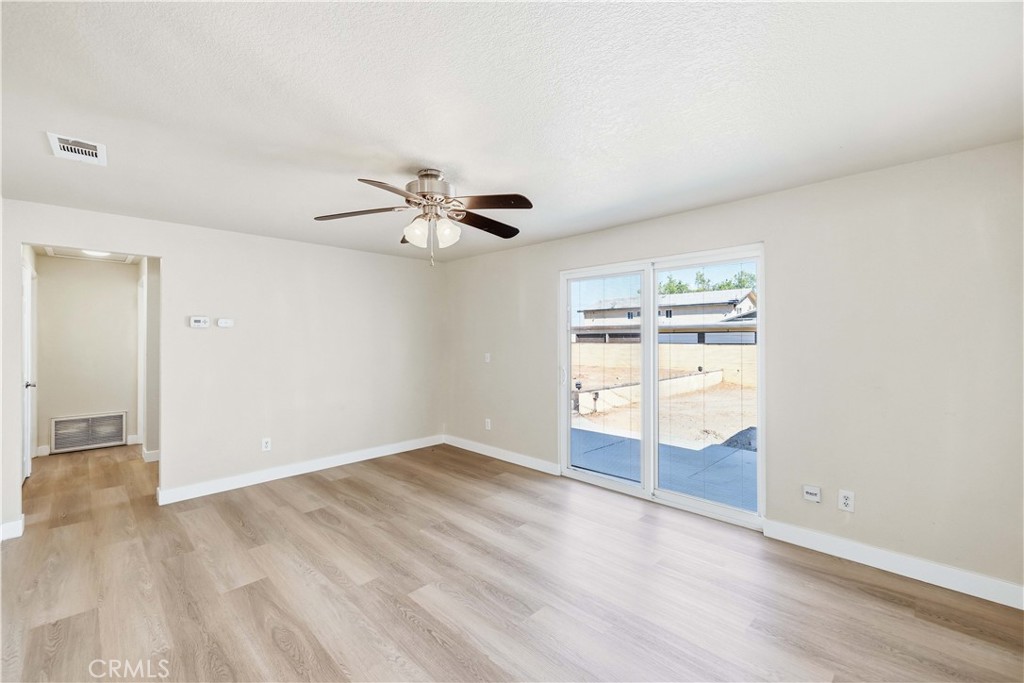343 E Lingard Street Property Photo 5