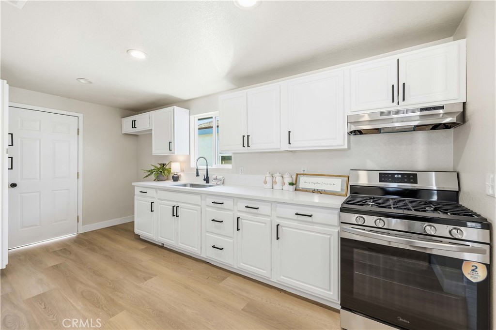 343 E Lingard Street Property Photo 6