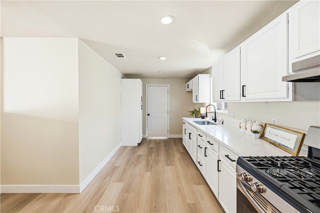 343 E Lingard Street Property Photo 7