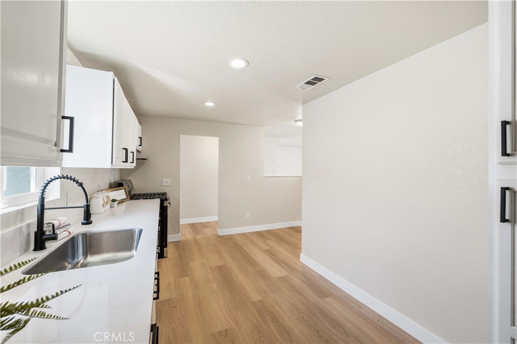 343 E Lingard Street Property Photo 9