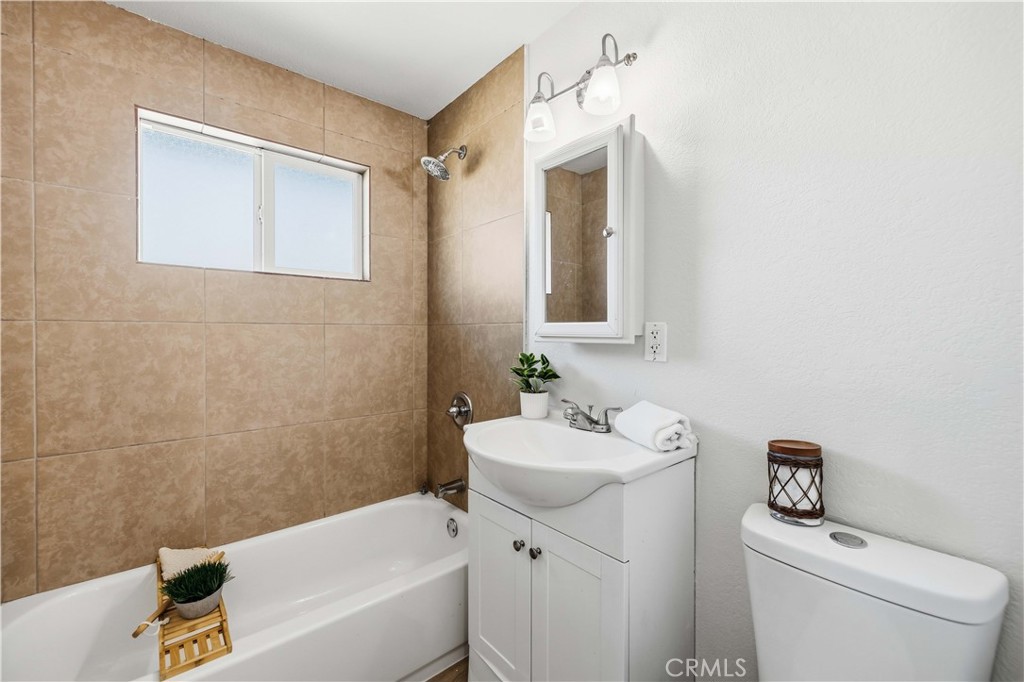 343 E Lingard Street Property Photo 13