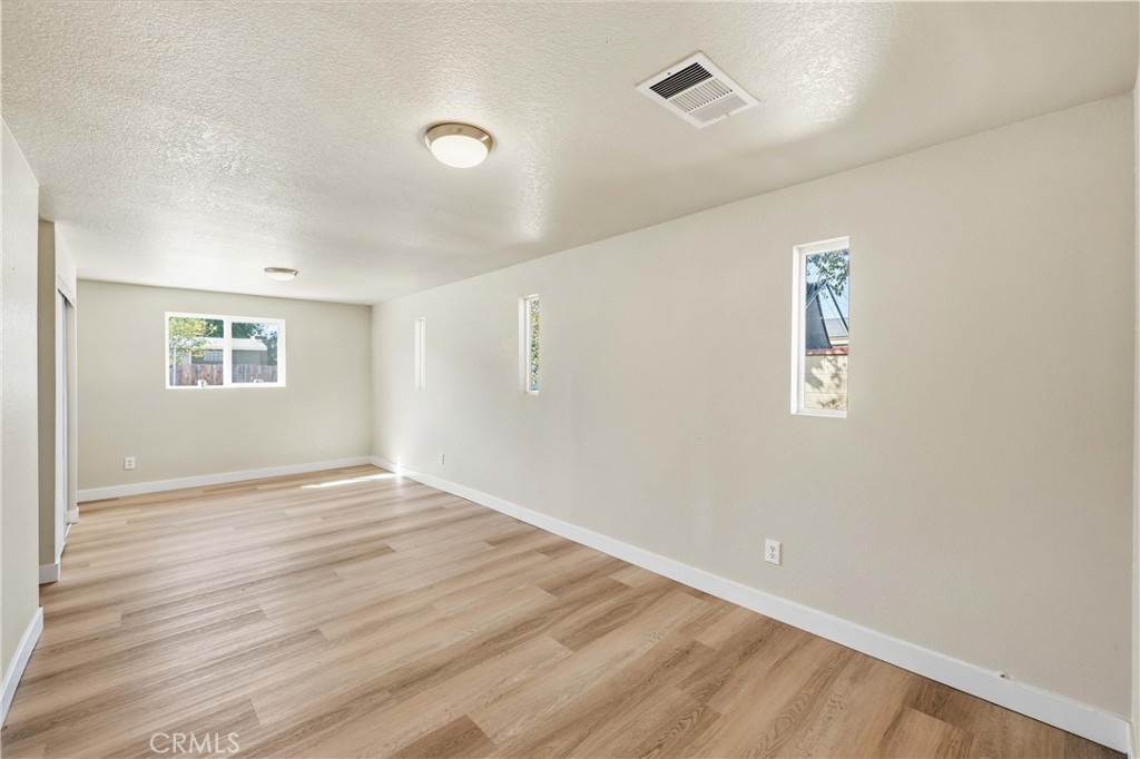 343 E Lingard Street Property Photo 16