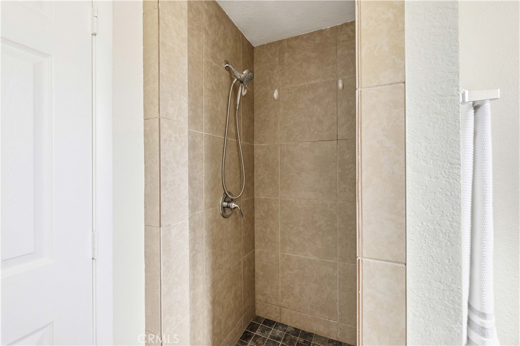 343 E Lingard Street Property Photo 21