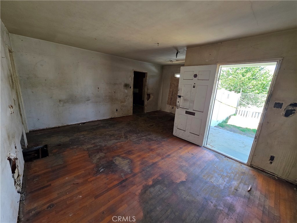 8263 Vantage Property Photo 5
