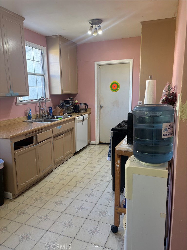 6929 Calvin Property Photo 6