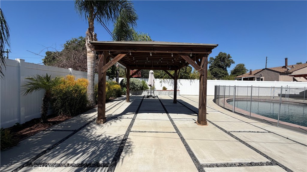 6547 Denny Property Photo 4