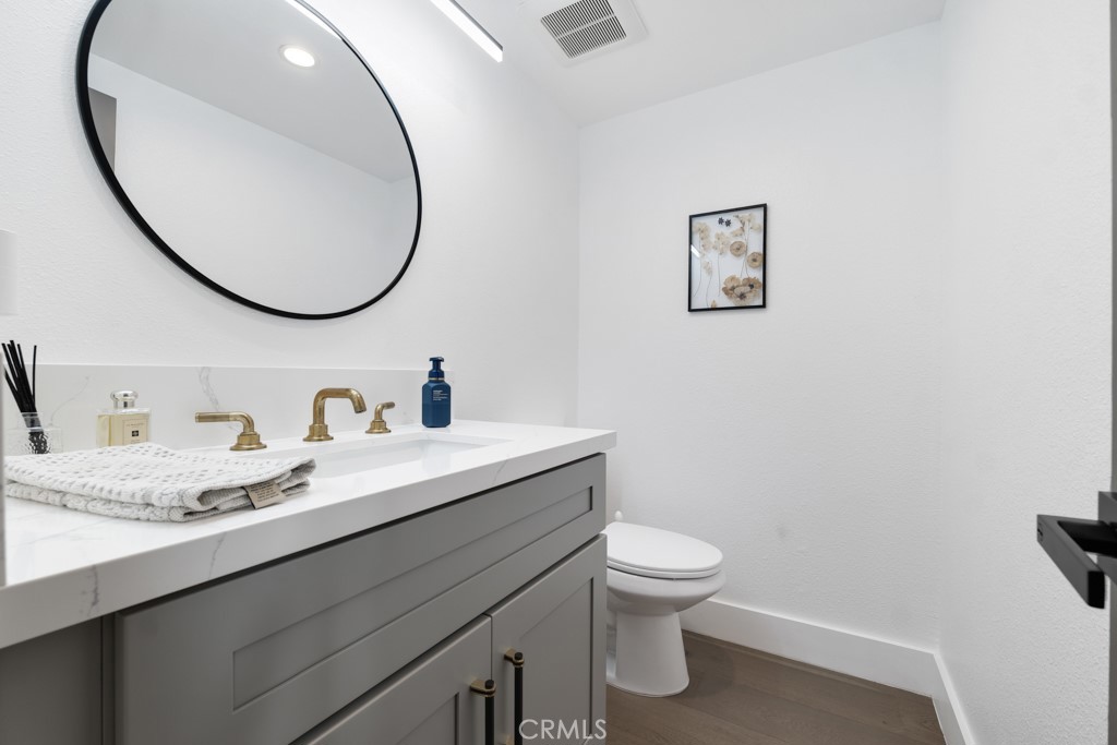 21931 Burbank Boulevard 25 Property Photo 11