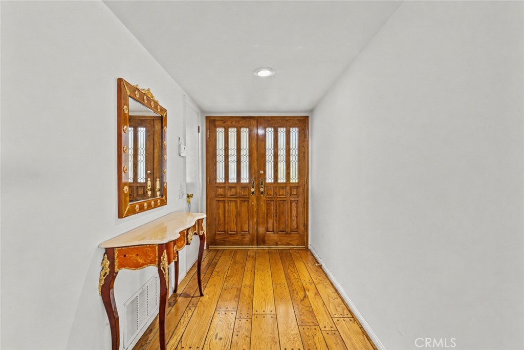 5522 Murietta Avenue Property Photo 4