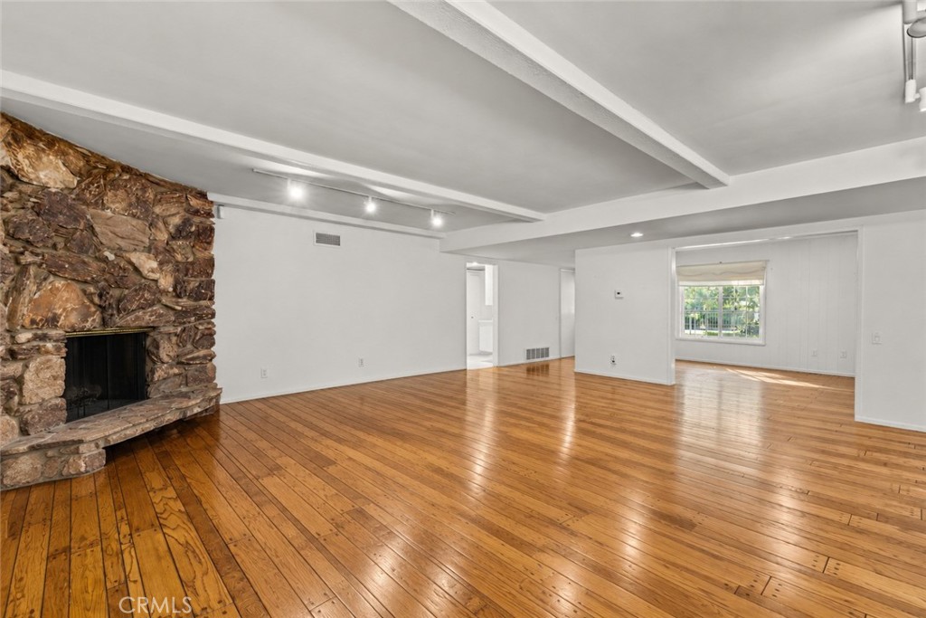 5522 Murietta Avenue Property Photo 7