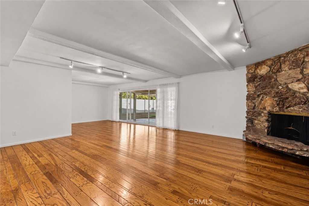 5522 Murietta Avenue Property Photo 8