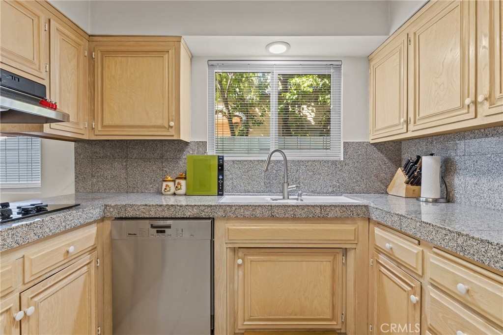 5522 Murietta Avenue Property Photo 13