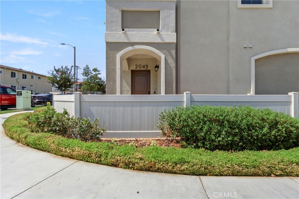 2043 Lincoln Avenue Property Photo 2