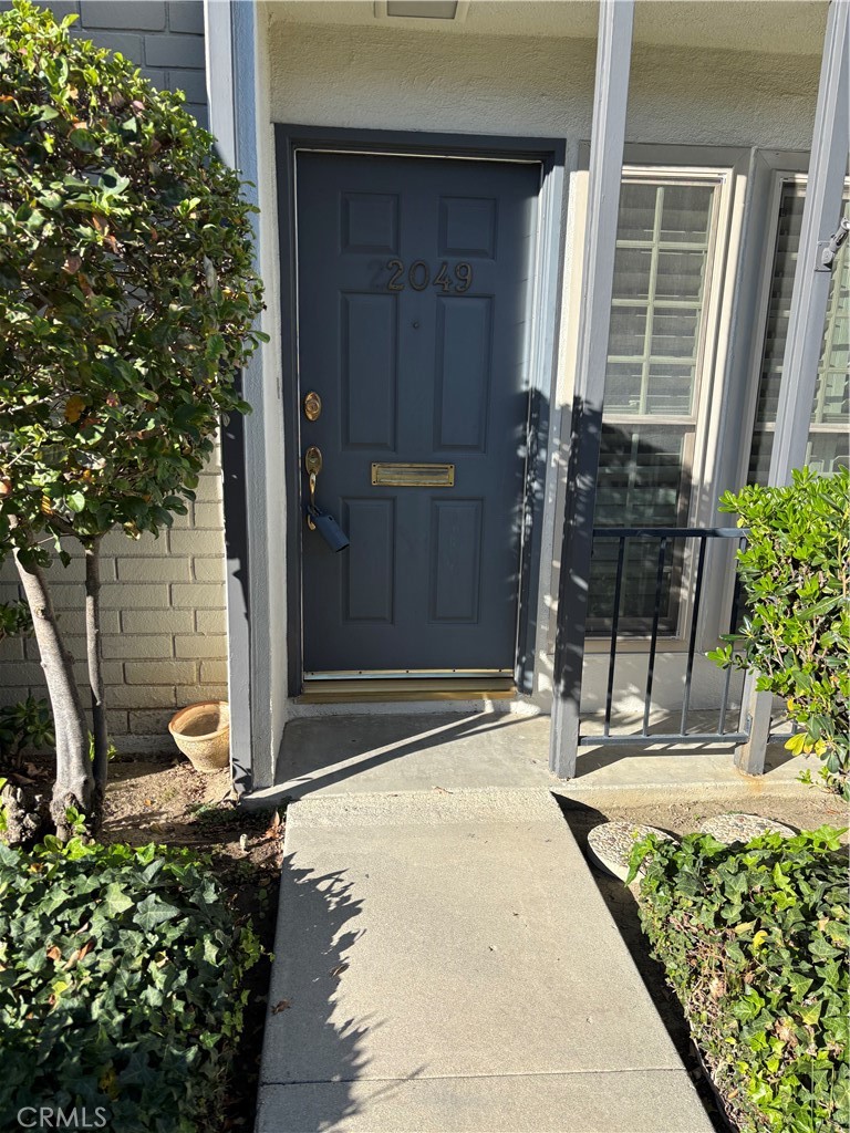 22049 Oxnard Property Photo 4